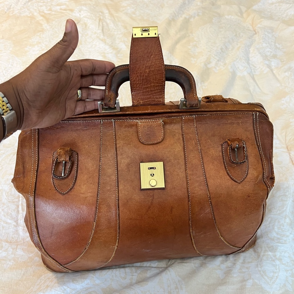 Vintage Doctor’s Bag [overnight bag]